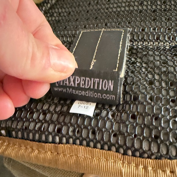 Maxpedition remora gearsling Khaki Bag. Lots of pockets and holders. Euc. - Picture 8 of 8